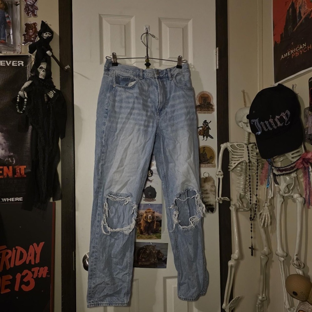 American Eagle Outfitters Light Wash Distressed Relaxed Jeans